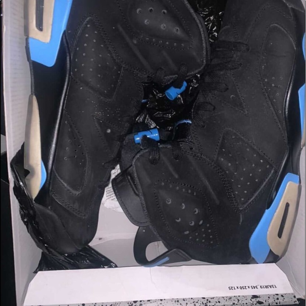 Men Jordan black n blue